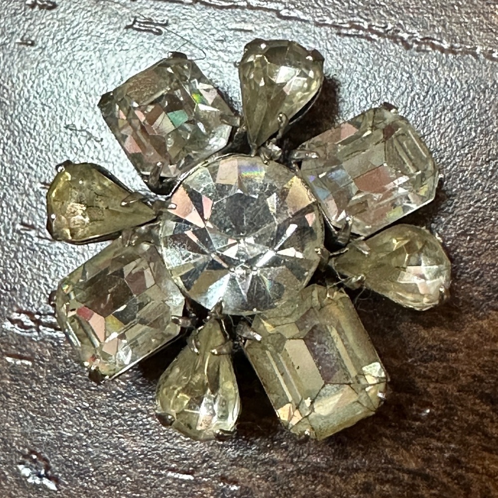 Vintage Cora clear stone and silver tone brooch